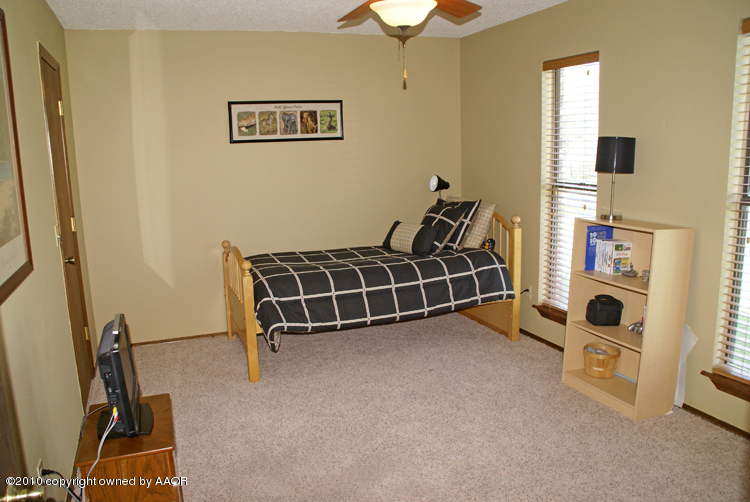 8302 Ranier Drive Amarillo, TX 79110 - Photo 22 of 32 a room with gym equipment and a window