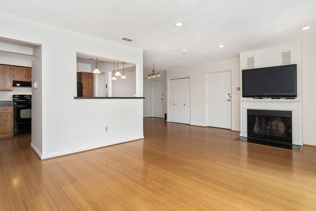 5 April Lane, Unit 31 Lexington, MA 02421 - Photo 1 of 11