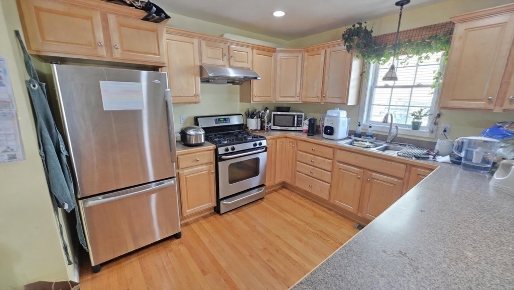 42 Castine Street, Unit 1 Worcester, MA 01606 - Photo 6 of 37