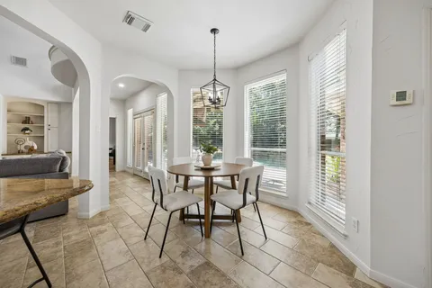 $949,000 | 23 Broadweather Place, The Woodlands, TX 77382