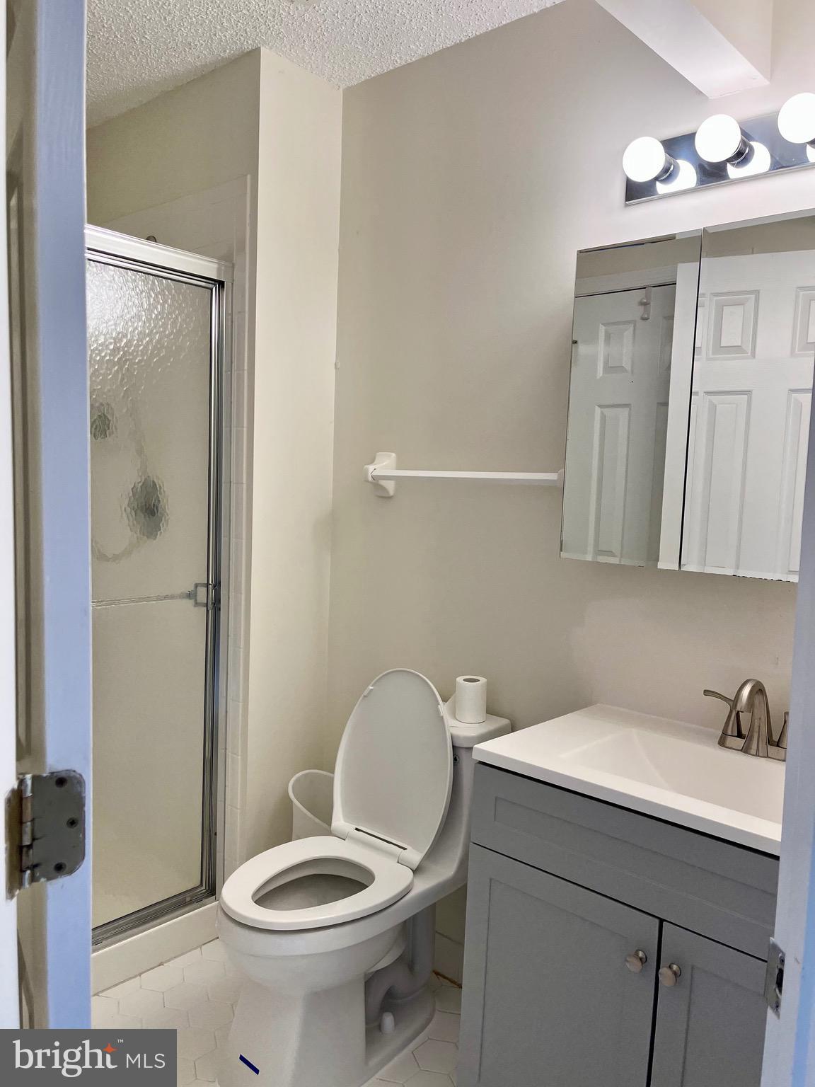 22 Halstead Place Princeton, NJ 08540 - Photo 7 of 31 Full bath