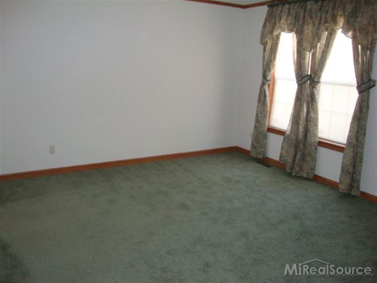 1145 Silver Bell Road Rochester, MI 48306 - Photo 16 of 30 31191562-15.JPG