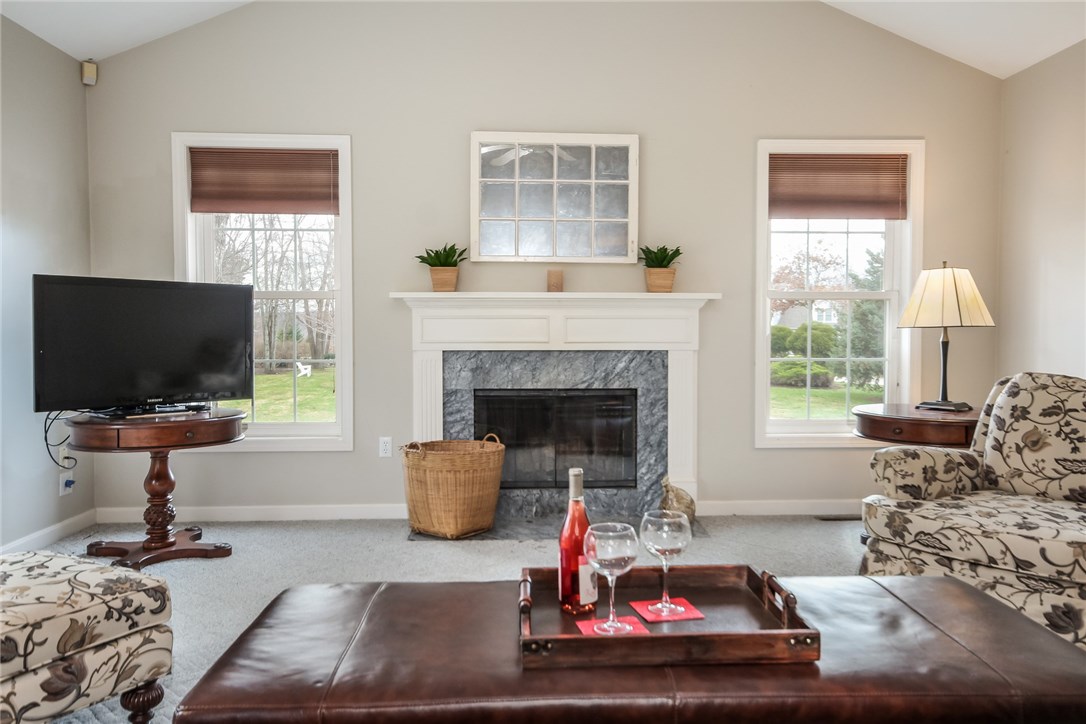 Vaulted ceilings with plenty of light