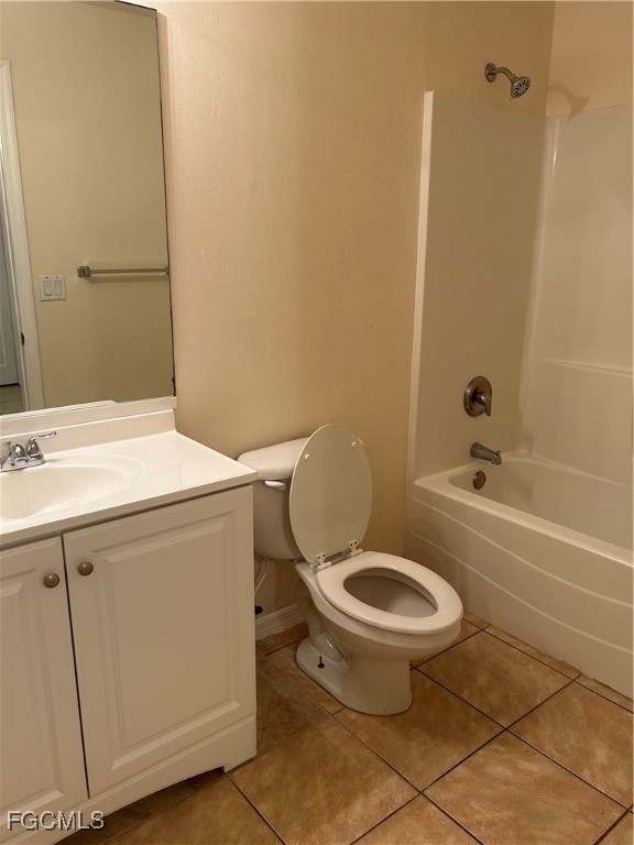 5130 26th Street Southwest Lehigh Acres, FL 33973 - Photo 7 of 10 a bathroom with a toilet a sink and bathtub