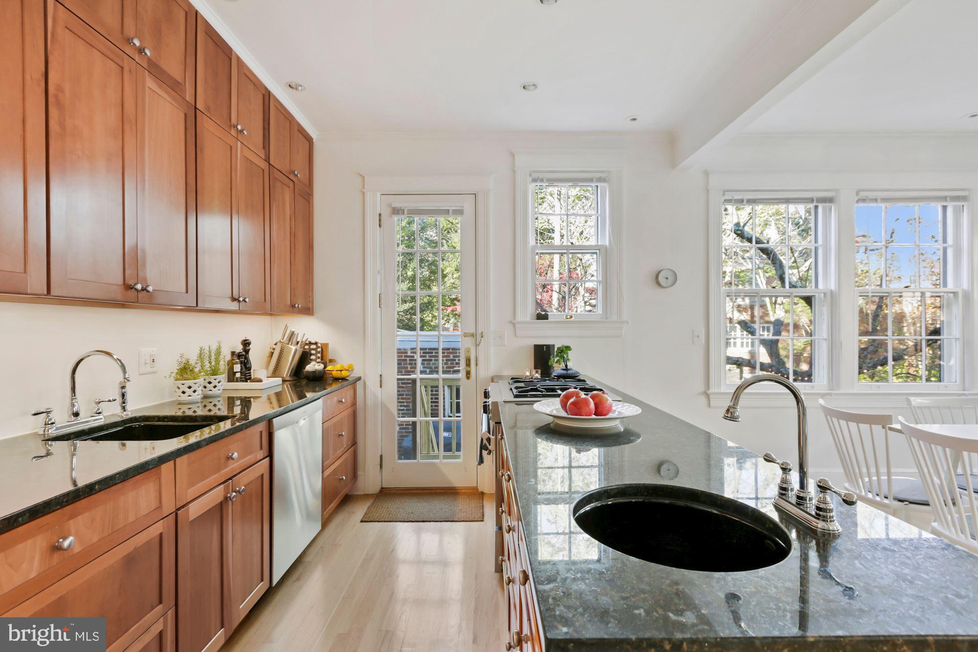 4222 37th Street Northwest Washington, DC 20008 - Photo 15 of 45