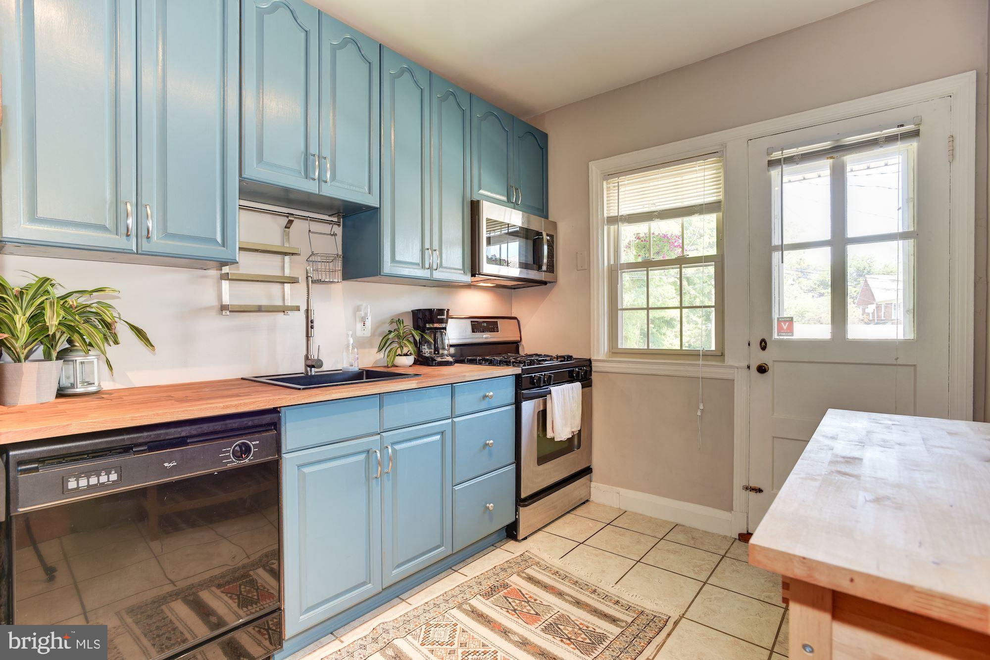 6338 Frederick Road Baltimore, MD 21228 - Photo 14 of 36 Kitchen