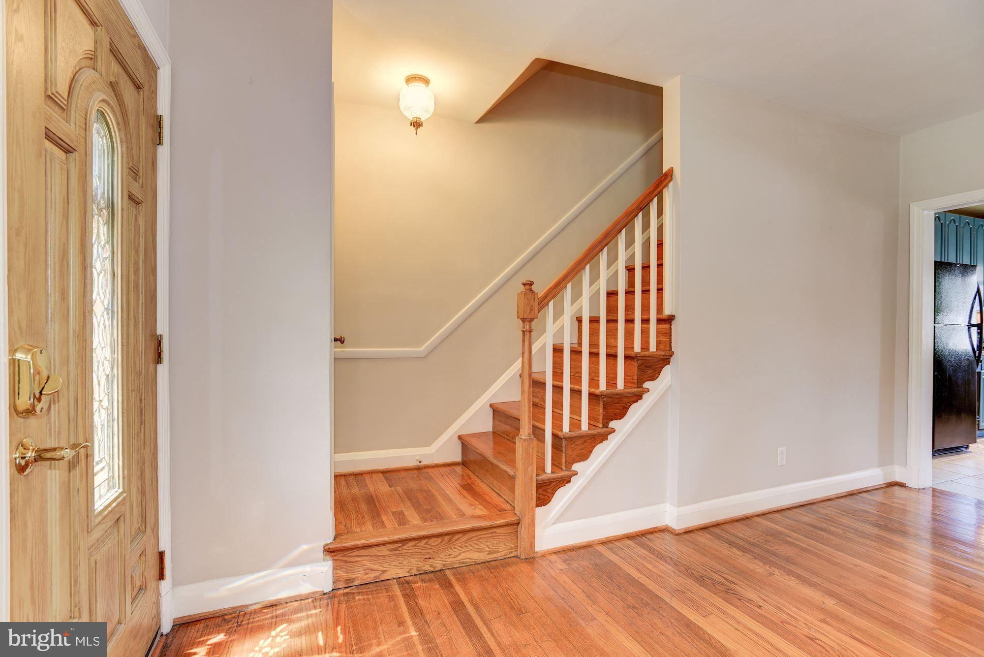 6338 Frederick Road Baltimore, MD 21228 - Photo 5 of 36 Foyer