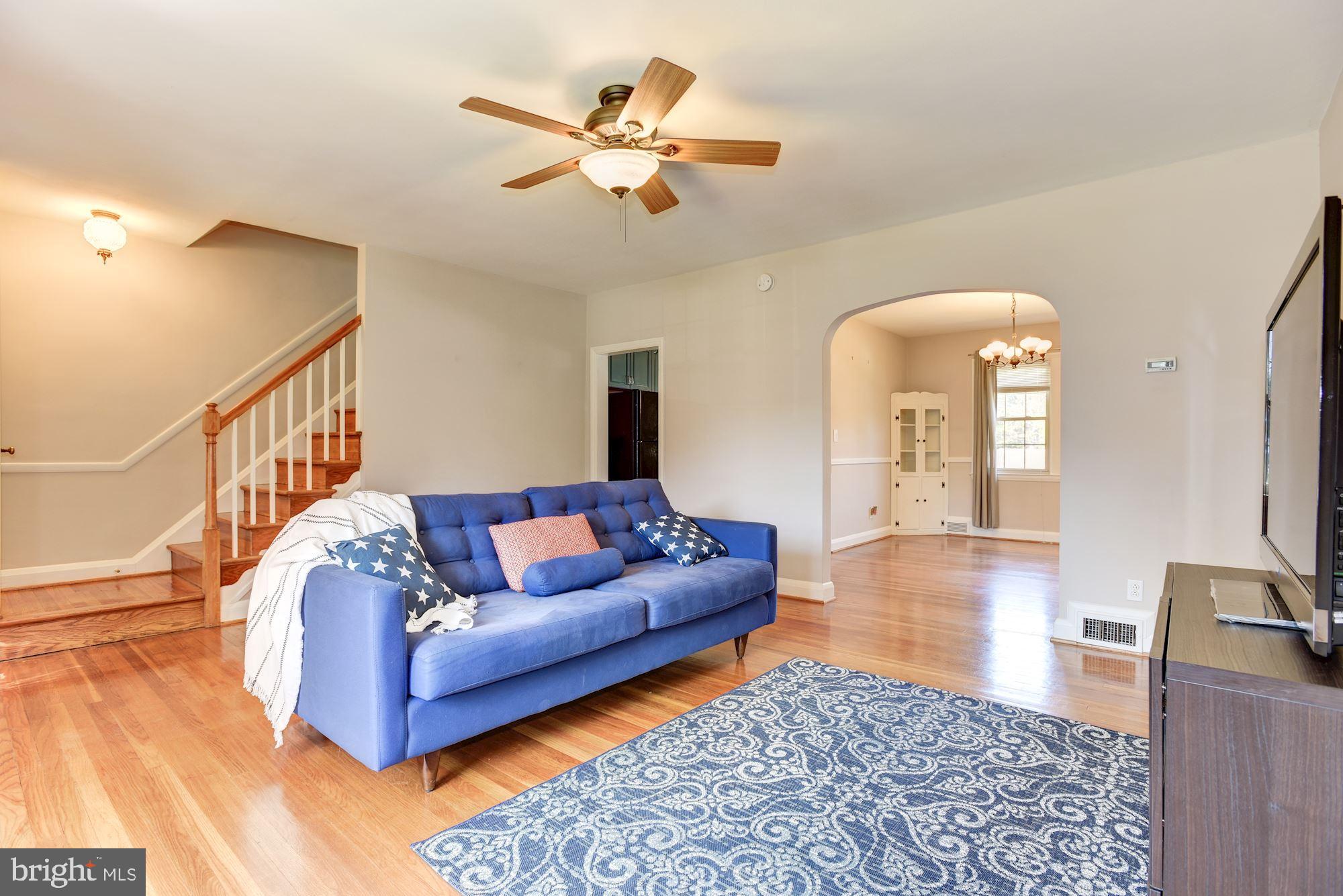 6338 Frederick Road Baltimore, MD 21228 - Photo 6 of 36 Living Room