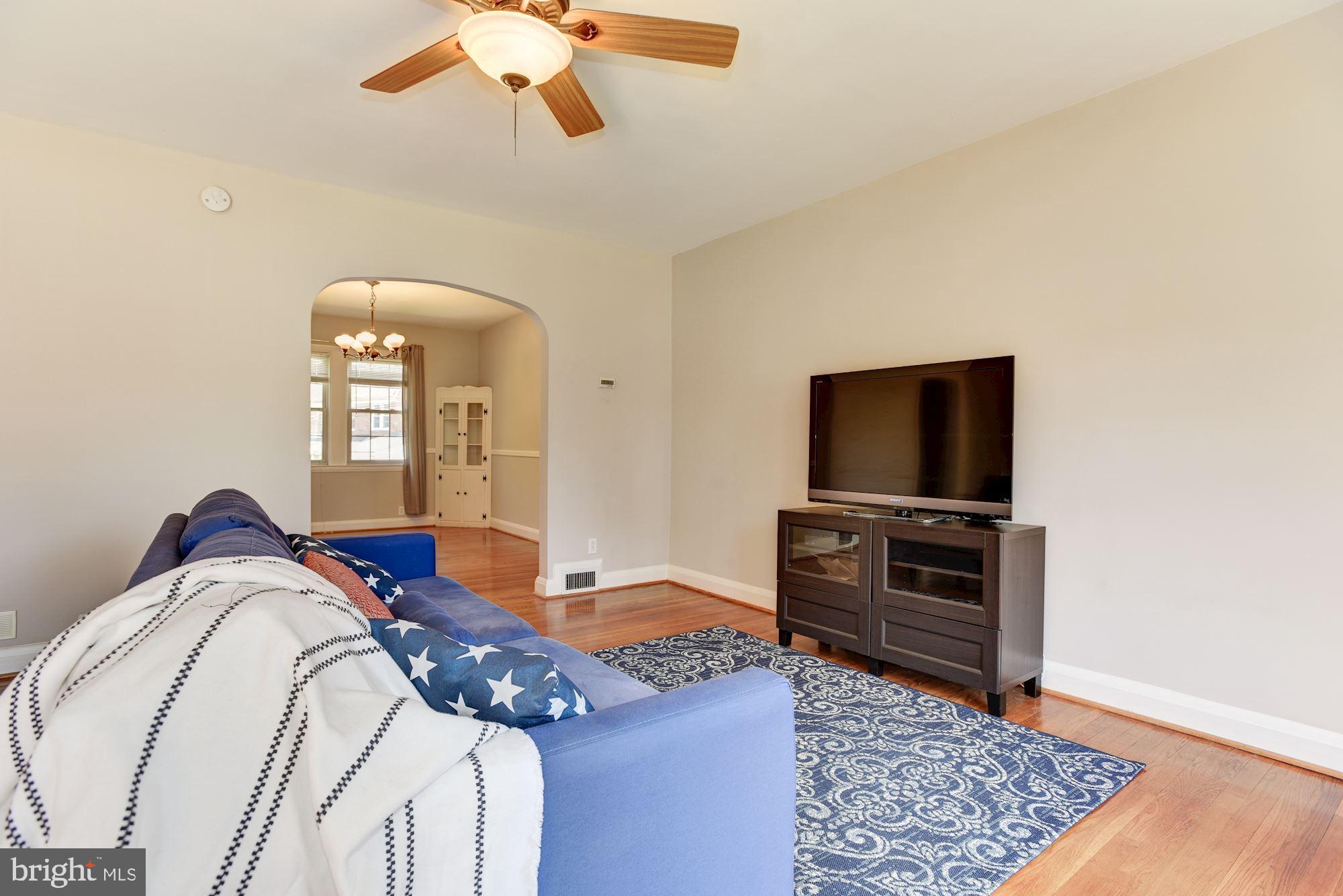 6338 Frederick Road Baltimore, MD 21228 - Photo 9 of 36 Living Room