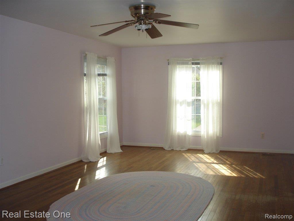 942 Aspen Drive Rochester, MI 48307 - Photo 18 of 19 Aspen April 012.jpg
