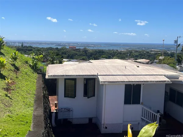 $1,900 | 2319 Ahaiki Street, Unit C, Pearl City, HI 96782
