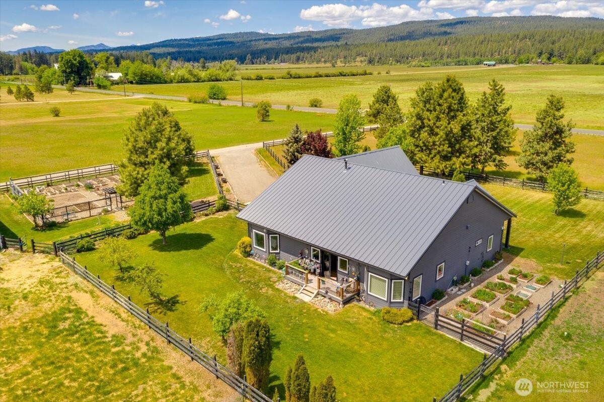 644 Masterson Road Cle Elum, WA 98922 - Photo 1 of 40 a view of a swimming pool with an ocean view