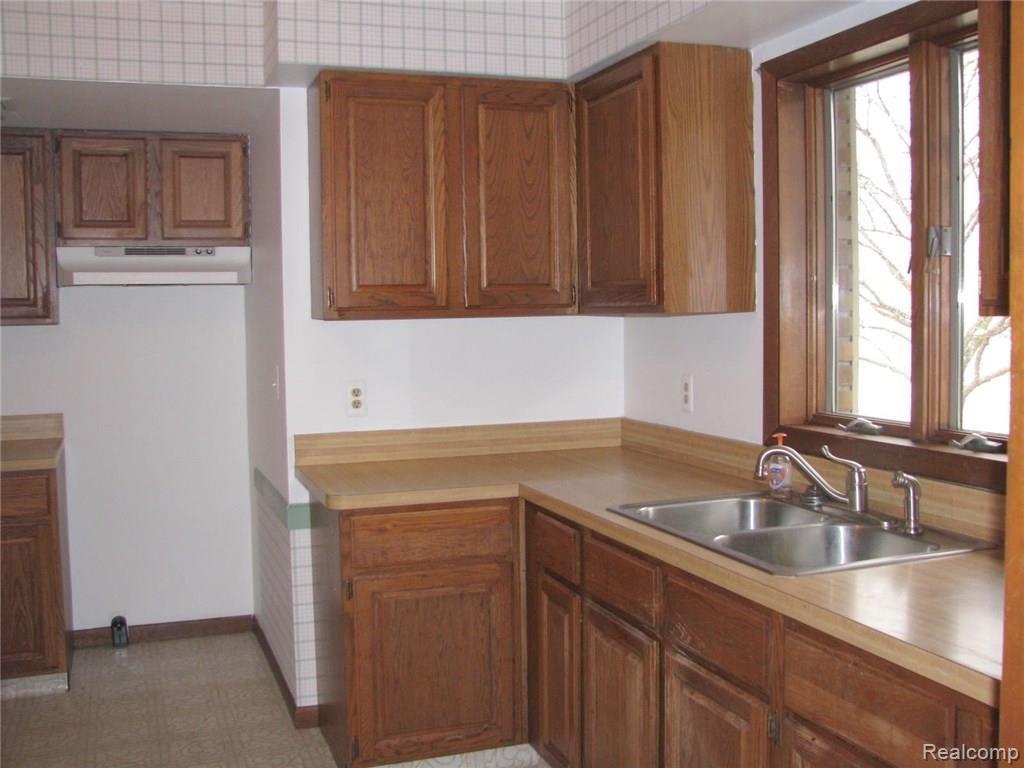 59100 Eight Mile Road South Lyon, MI 48178 - Photo 11 of 23 KITCHEN