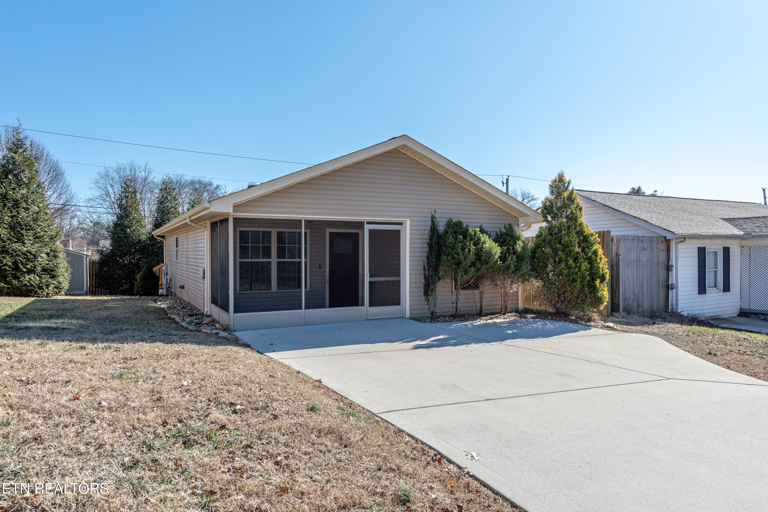 856 Gilbert Street Alcoa, TN 37701 - Photo 2 of 37 DSC_3071