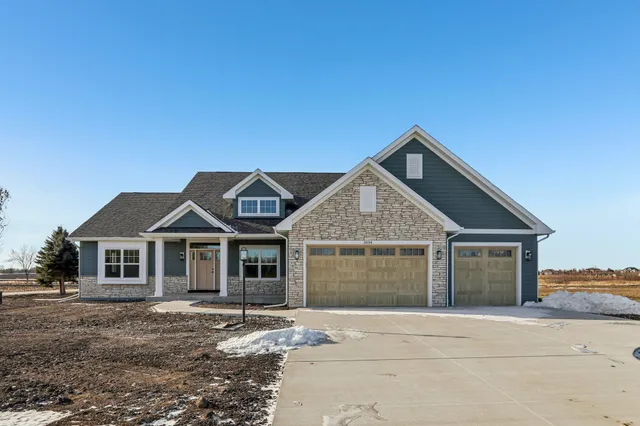 $898,900 | 2034 Highland Way, Yorkville, WI 53177
