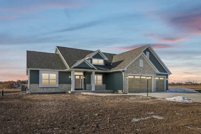 $898,900 | 2034 Highland Way, Yorkville, WI 53177