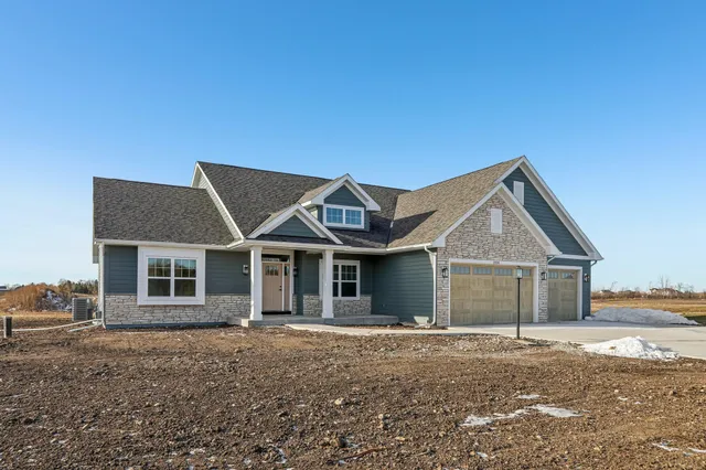 $898,900 | 2034 Highland Way, Yorkville, WI 53177