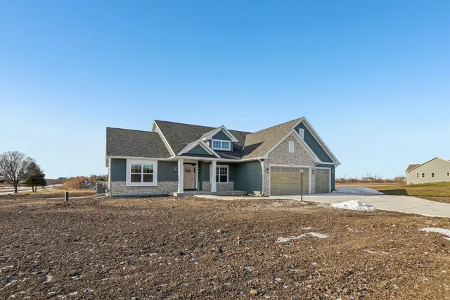 $898,900 | 2034 Highland Way, Yorkville, WI 53177