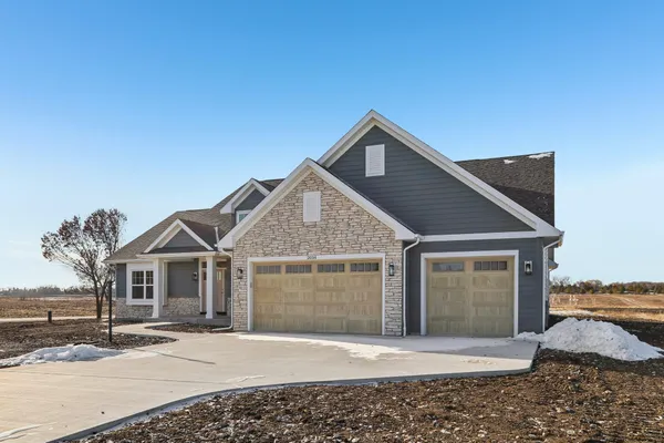 $898,900 | 2034 Highland Way, Yorkville, WI 53177