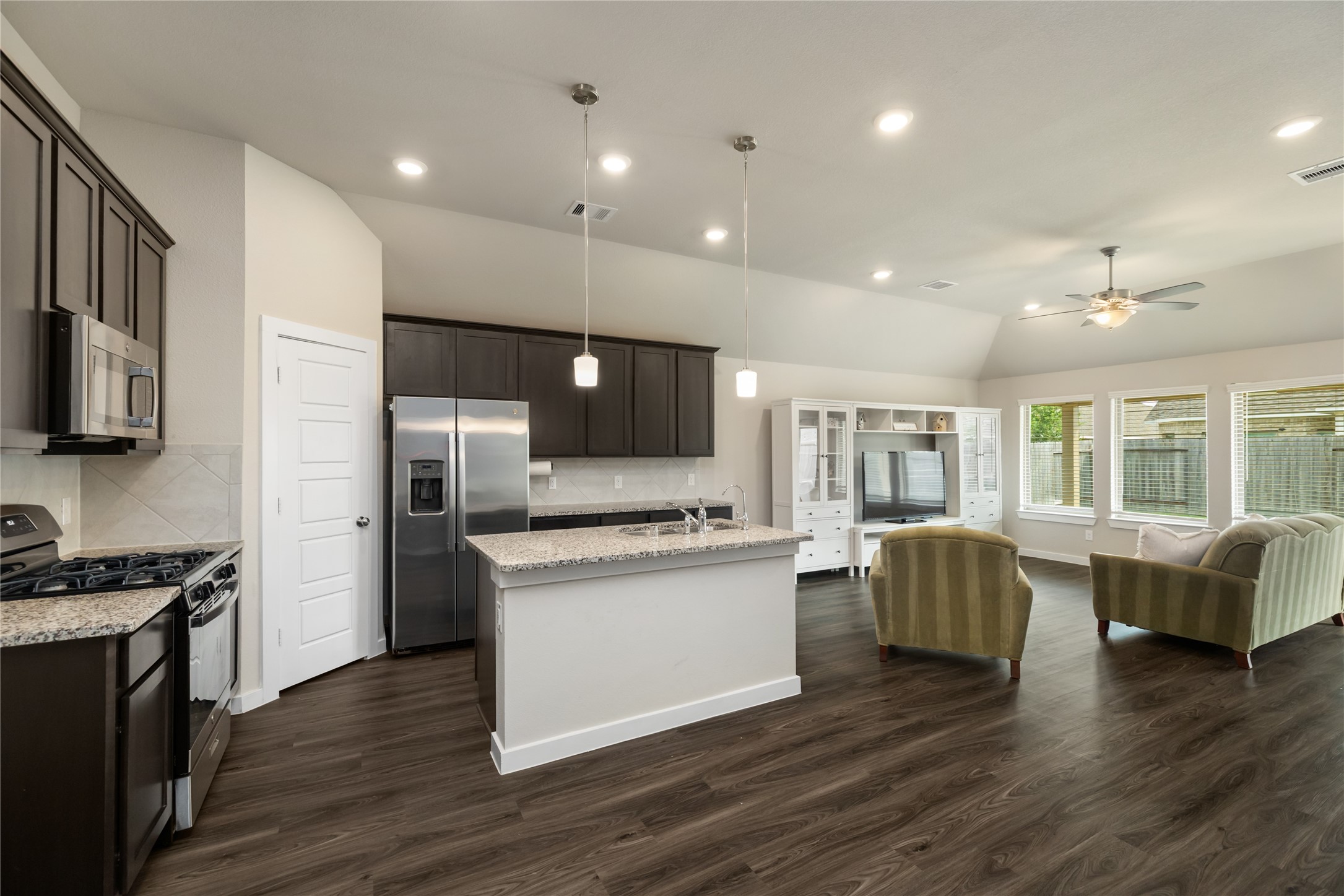 7622 Mistral Lane Baytown, TX 77523 - Photo 10 of 25 Breakfast bar island is the perfect place for some additional seating.