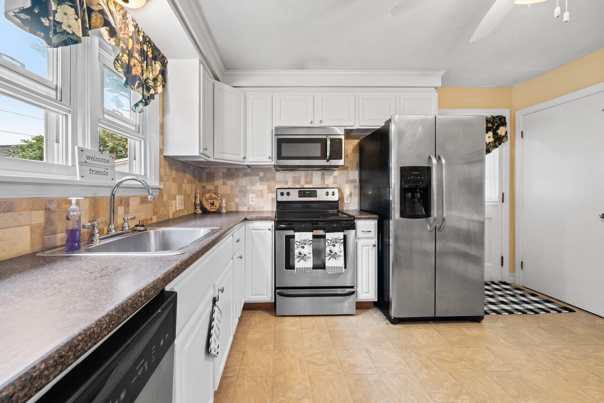 255 Reed Street Manchester, NH 03102 - Photo 4 of 40