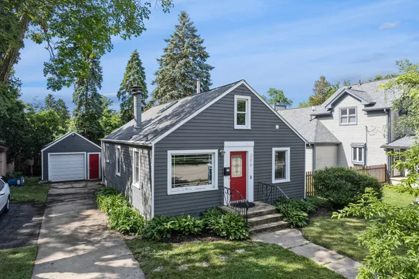 $325,000 | 206 North Street, East Dundee, IL 60118