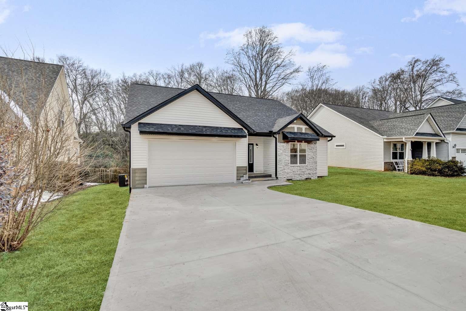214 Streams Way Anderson, SC 29625 - Photo 2 of 10 Gallery Image 2