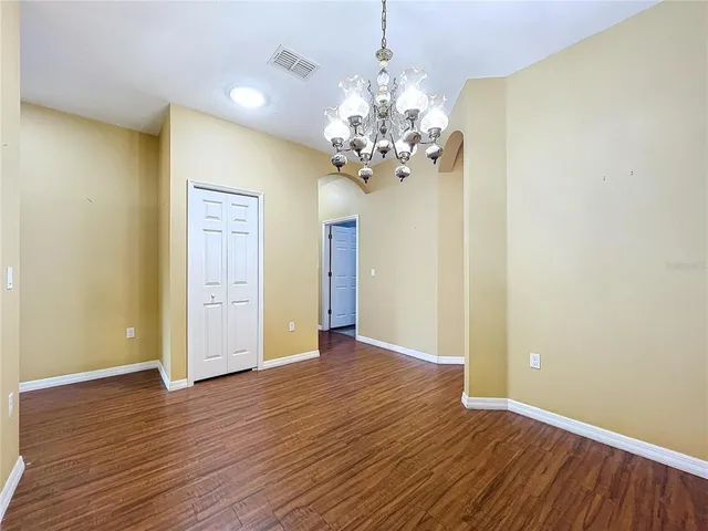 en empty room with windows and ceiling fan