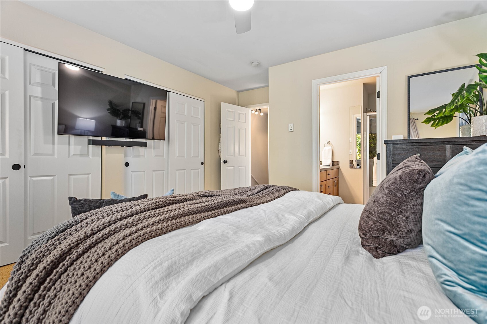 1384 Bayview Court, Unit E1 Blaine, WA 98230 - Photo 20 of 33 a bedroom with a flat screen television and a bed