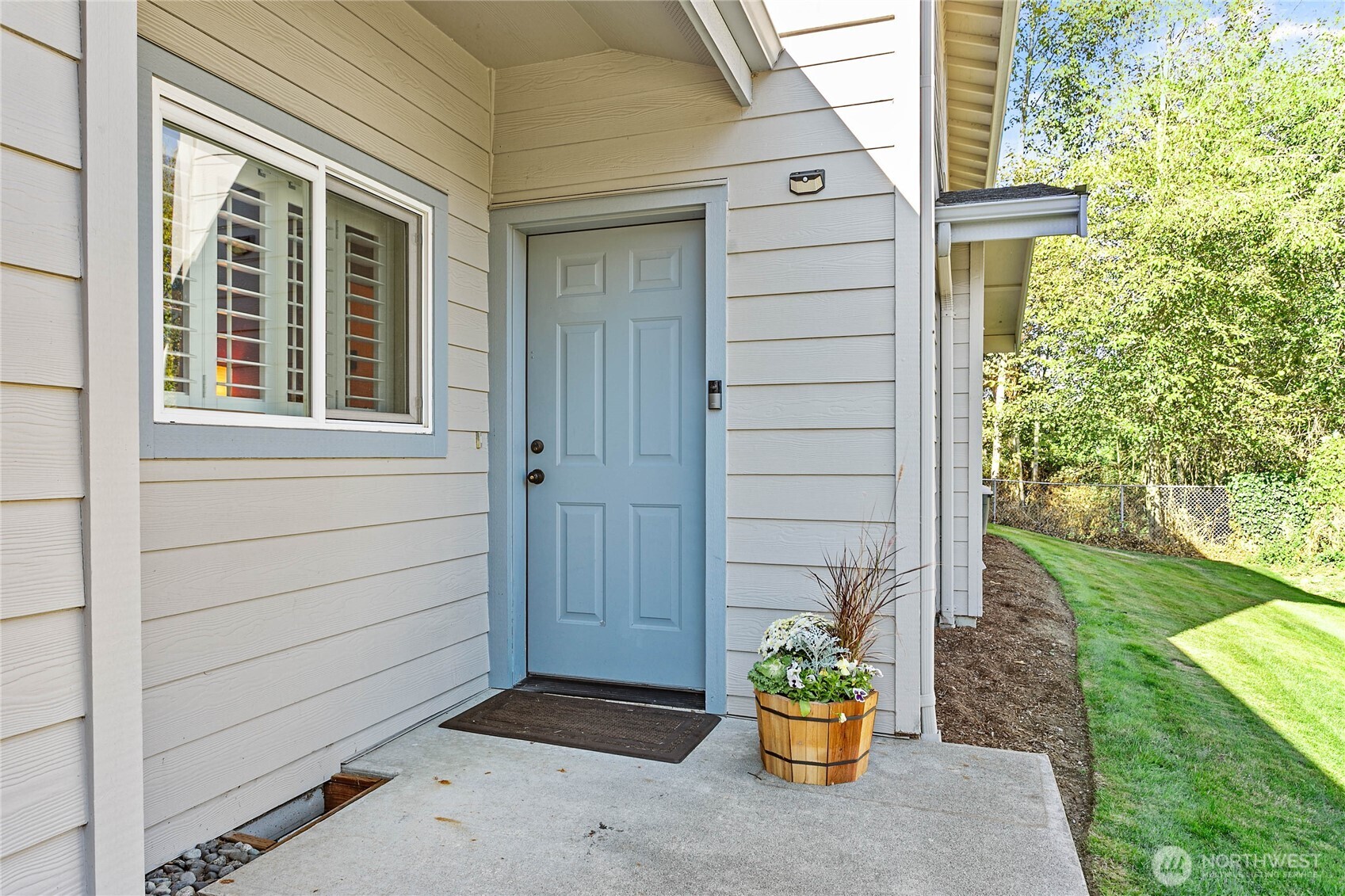 1384 Bayview Court, Unit E1 Blaine, WA 98230 - Photo 2 of 33 a front view of a house with a garden