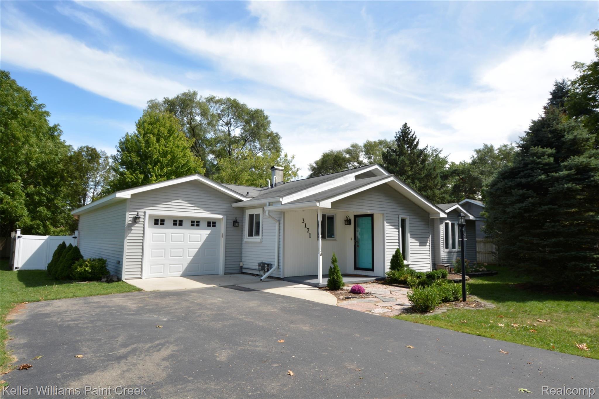 3171 Hessel Avenue Rochester, MI 48307 - Photo 1 of 21 Front .JPG