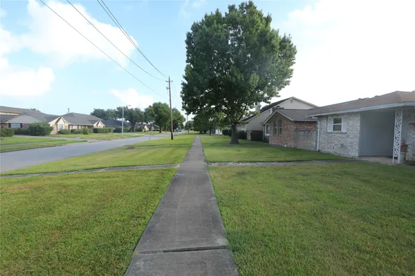 $1,550 | 6573 South Briar Bayou Drive, Houston, TX 77072