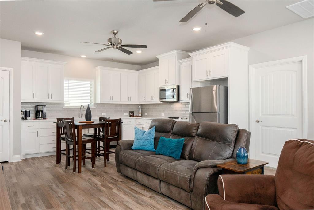 849 County Road 4764 Boyd, TX 76023 - Photo 30 of 40 a living room with furniture and kitchen view