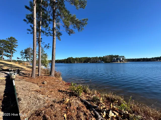$2,400,000 | 9 Lakeside Court, Pinehurst, NC 28374