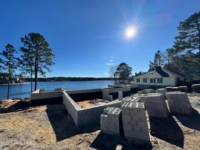$2,400,000 | 9 Lakeside Court, Pinehurst, NC 28374
