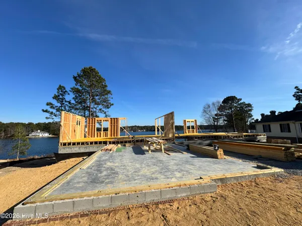 $2,400,000 | 9 Lakeside Court, Pinehurst, NC 28374