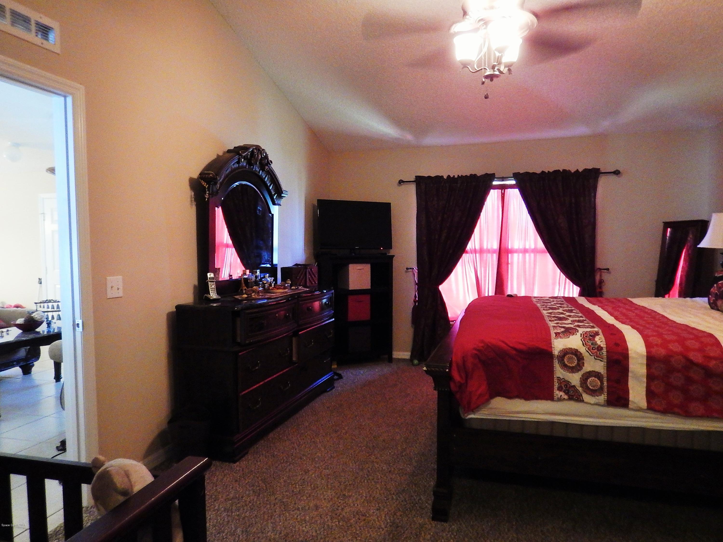 185 Benchor Road Northwest Palm Bay, FL 32907 - Photo 17 of 25 Large master Bedroom
