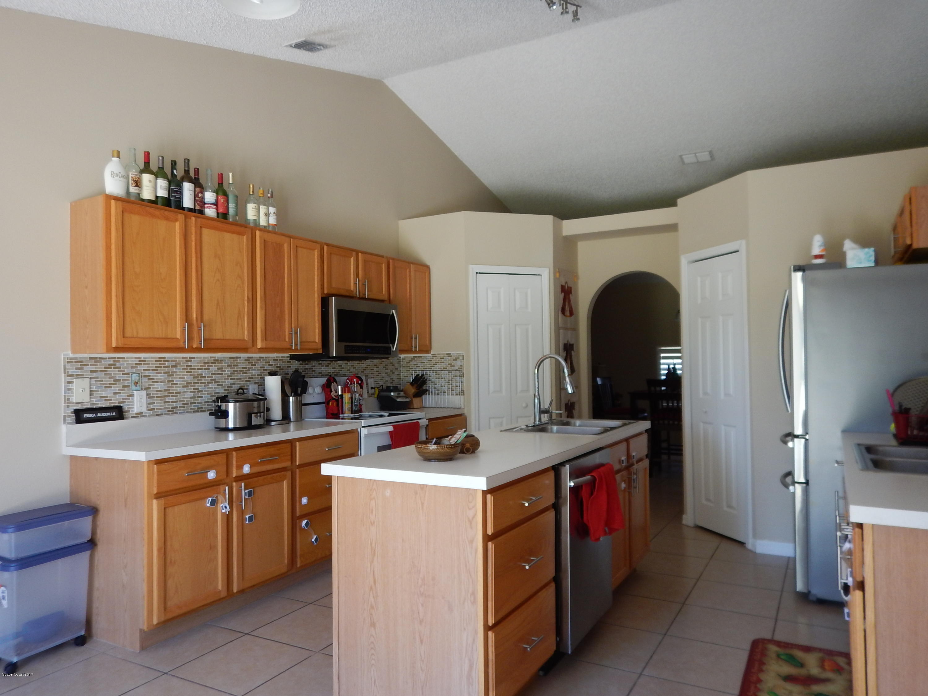 185 Benchor Road Northwest Palm Bay, FL 32907 - Photo 3 of 25 Large Kitchen