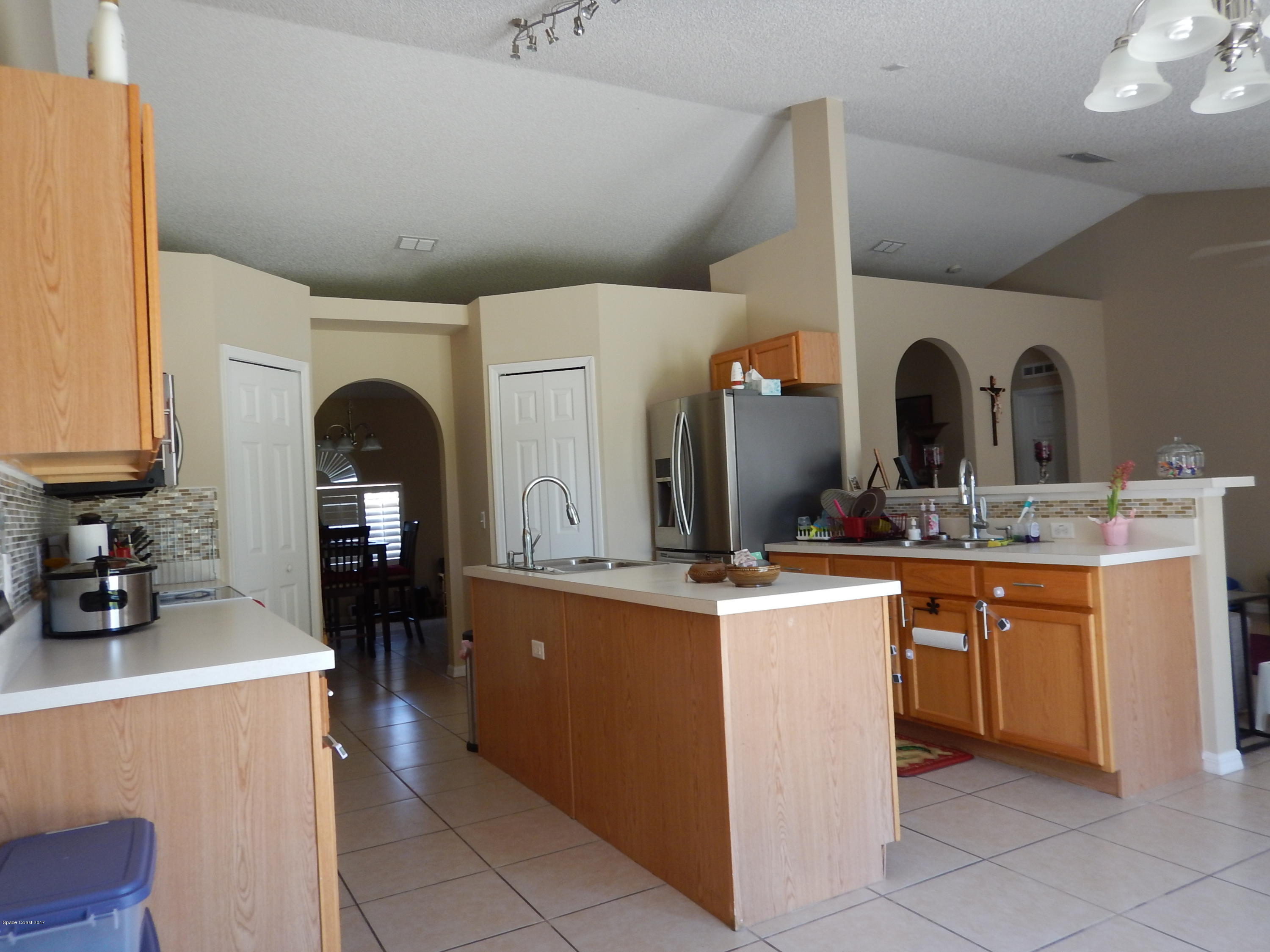 185 Benchor Road Northwest Palm Bay, FL 32907 - Photo 4 of 25 Kitchen