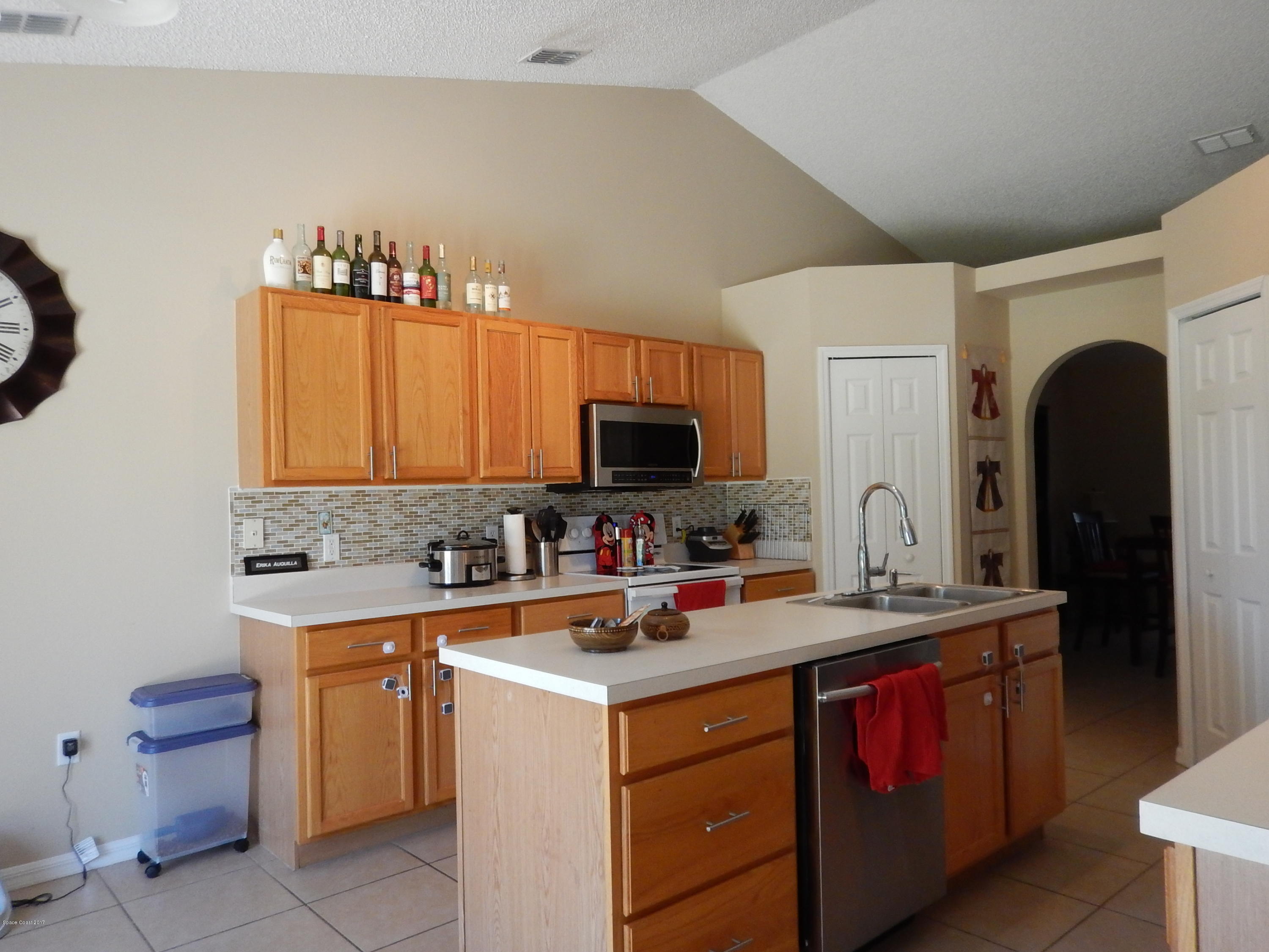 185 Benchor Road Northwest Palm Bay, FL 32907 - Photo 5 of 25 Kitchen