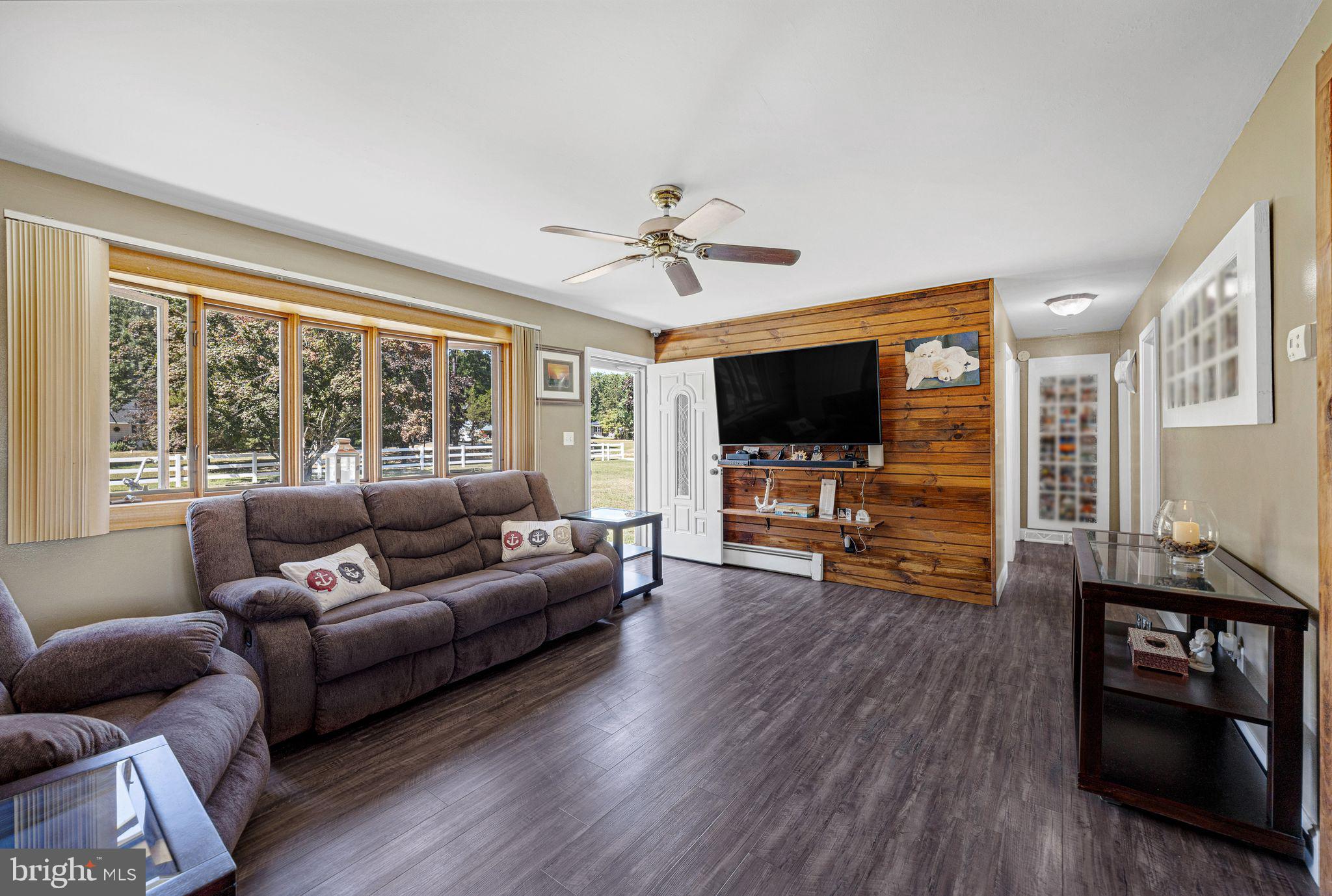 566 Little Mill Road Monroeville, NJ 08343 - Photo 4 of 51 Living room