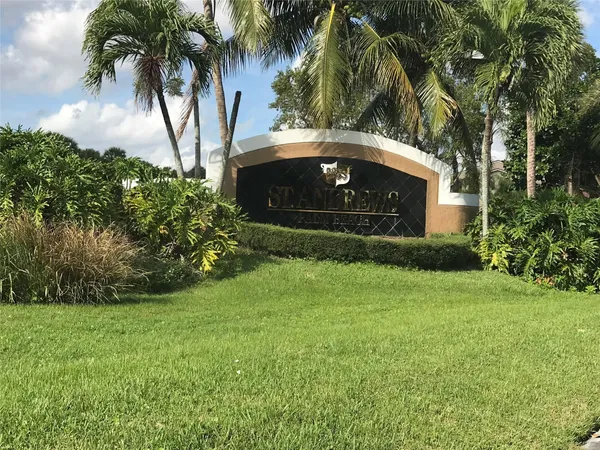 $1,800 | 1068 Benoist Farms Road, Unit 205, West Palm Beach, FL 33411