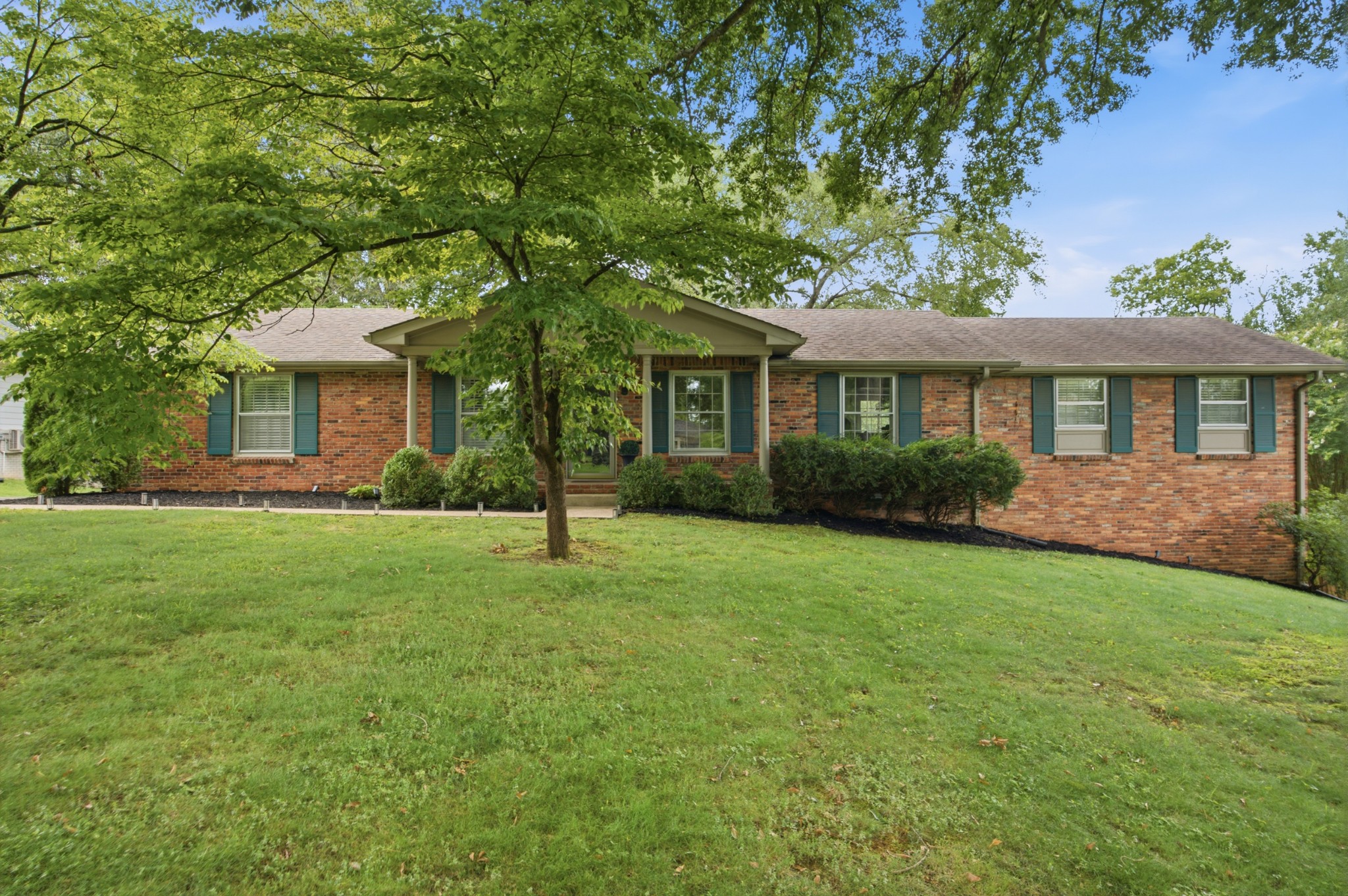 5329 Overton Road Nashville, TN 37220 - Photo 3 of 45 Gallery Image 3