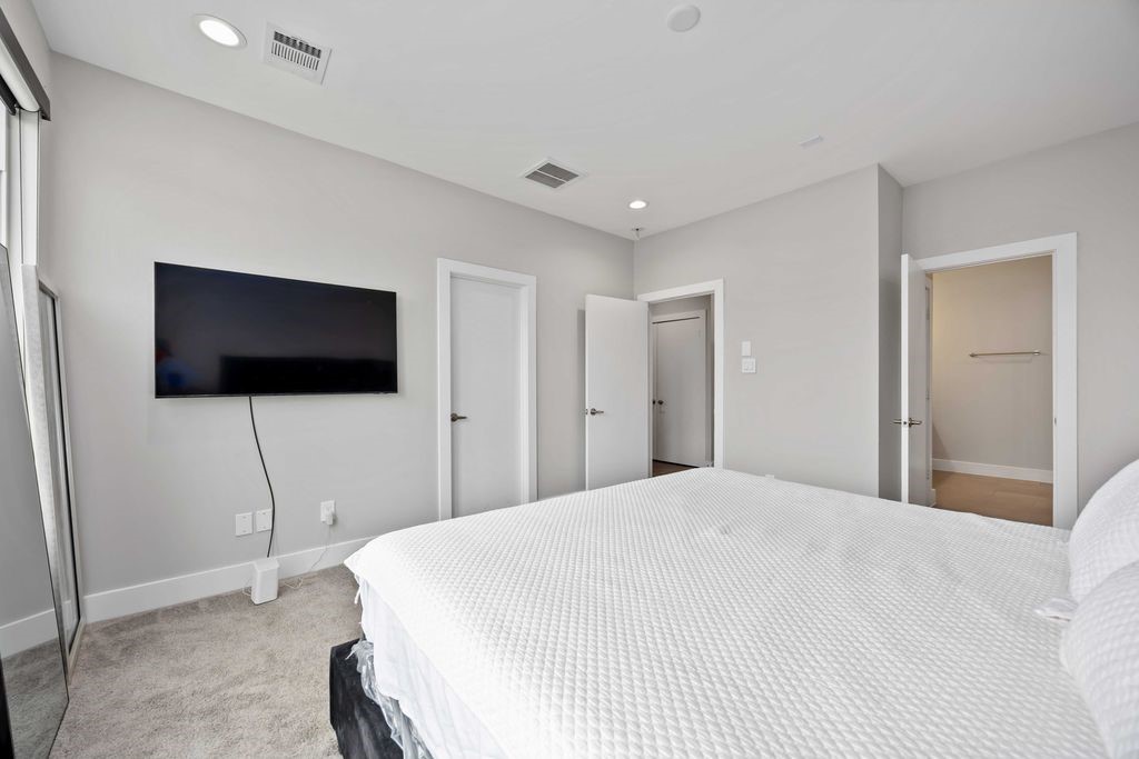 705 Gregg Street Houston, TX 77020 - Photo 25 of 27 a bedroom with a bed and a flat screen tv