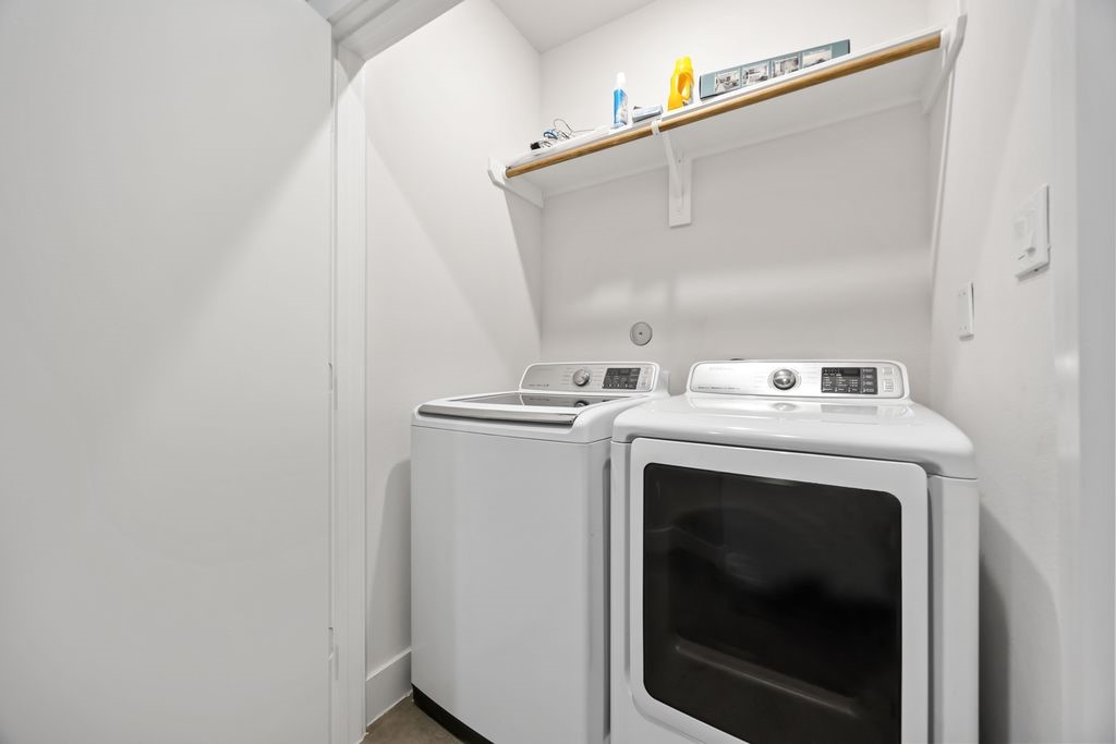 705 Gregg Street Houston, TX 77020 - Photo 27 of 27 a utility room with dryer and washer