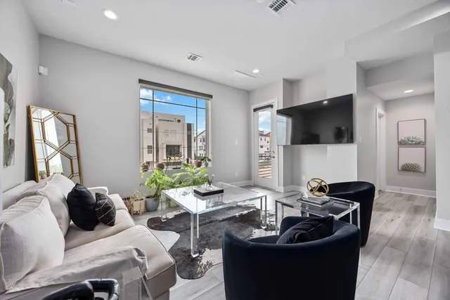 $3,200 | 705 Gregg Street, Houston, TX 77020