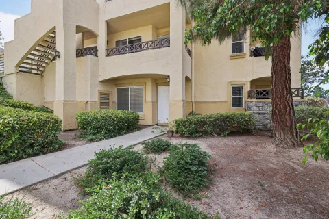 $599,900 | 2077 Lakeridge Circle, Unit 104, Chula Vista, CA 91913