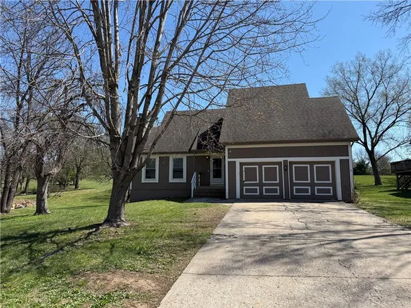 $310,000 | 8111 Swarner Drive, Lenexa, KS 66219