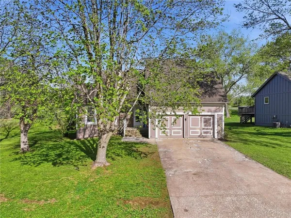 $310,000 | 8111 Swarner Drive, Lenexa, KS 66219