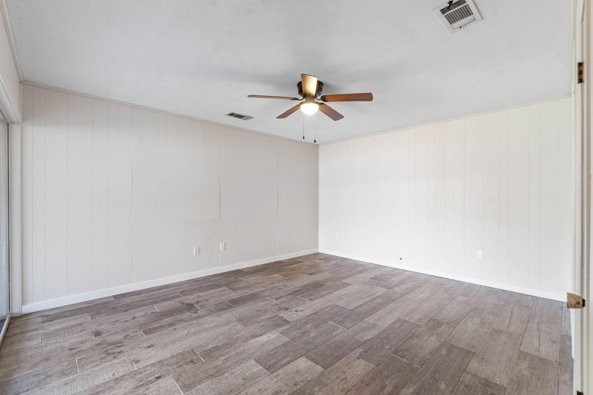 14 9th Street Shalimar, FL 32579 - Photo 12 of 29 a view of a big room with carpet